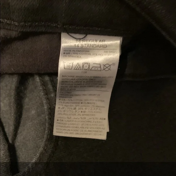 π Mid-Rise Cropped Flare-Ankle Jeans - Picture 14 of 15